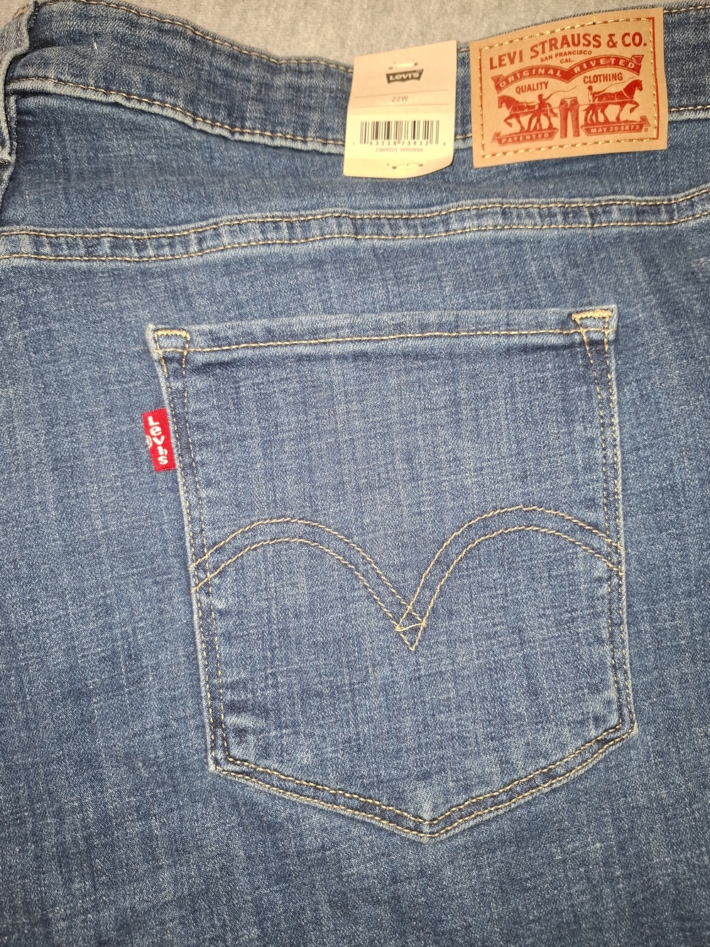 Levi's Mid Wash Rolled-Hem Denim Shorts Size 22w - Picture 5 of 11